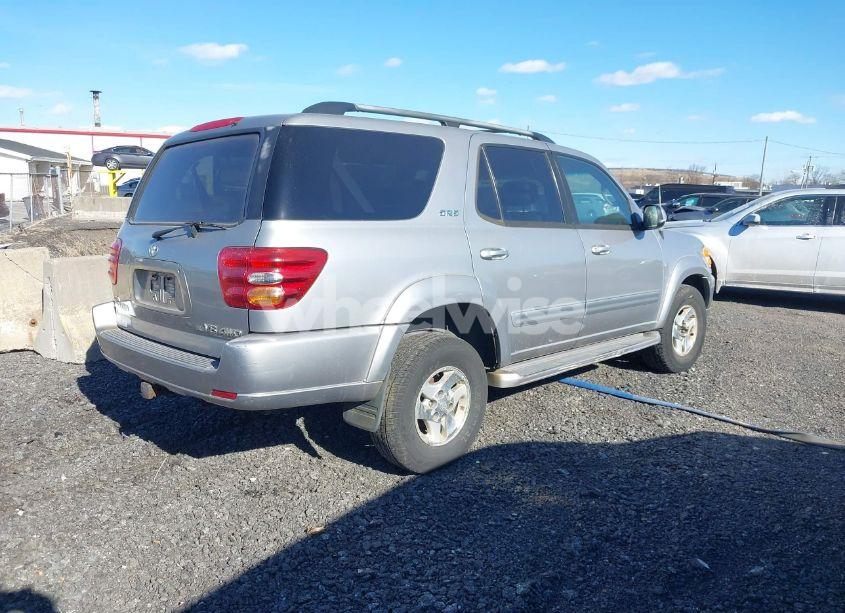 Photo 4 of 2004 Toyota Sequoia SR5 V8 (VIN 5TDBT44A34S218205)