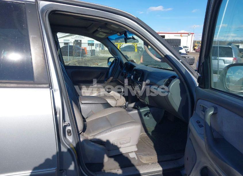 Photo 5 of 2004 Toyota Sequoia SR5 V8 (VIN 5TDBT44A34S218205)