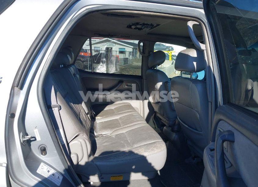Photo 8 of 2004 Toyota Sequoia SR5 V8 (VIN 5TDBT44A34S218205)