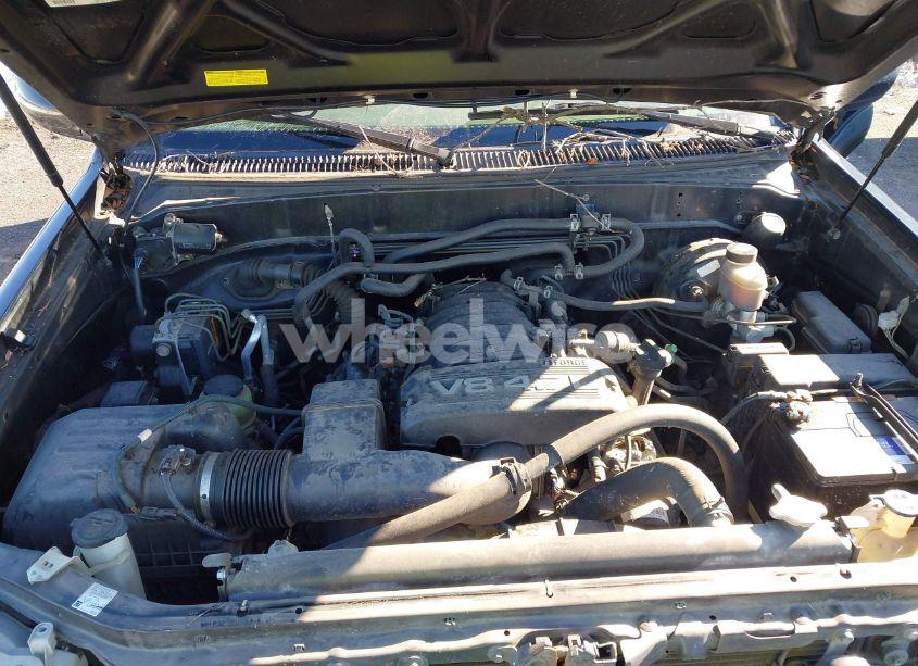 Photo 10 of 2005 Toyota Sequoia SR5 V8 (VIN 5TDBT44A35S246264)
