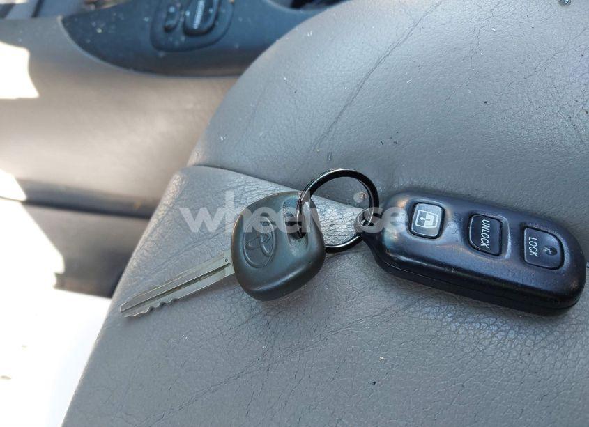 Photo 11 of 2005 Toyota Sequoia SR5 V8 (VIN 5TDBT44A35S246264)