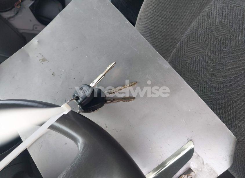 Photo 11 of 2001 Toyota Sequoia SR5 V8 (VIN 5TDBT44A41S020793)