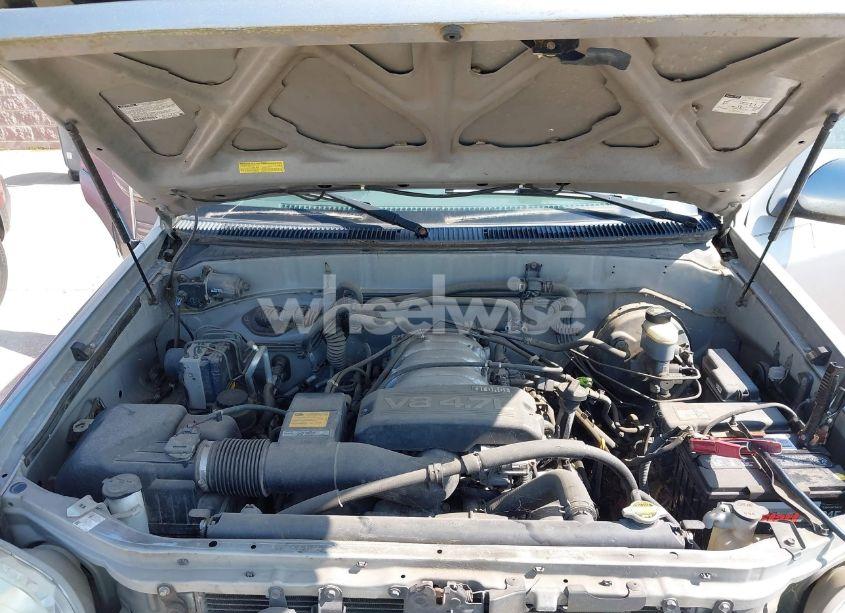 Photo 10 of 2002 Toyota Sequoia SR5 V8 (VIN 5TDBT44A42S120944)