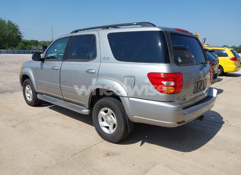 Photo 3 of 2002 Toyota Sequoia SR5 V8 (VIN 5TDBT44A42S120944)