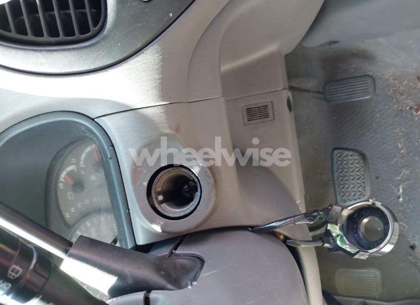 Photo 6 of 2002 Toyota Sequoia SR5 V8 (VIN 5TDBT44A42S120944)