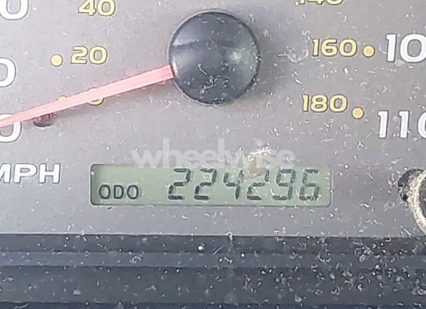 Photo 7 of 2003 Toyota Sequoia SR5 V8 (VIN 5TDBT44A43S173029)