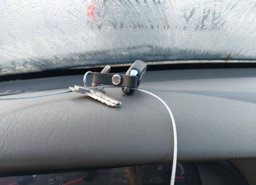 Photo 11 of 2004 Toyota Sequoia SR5 V8 (VIN 5TDBT44A44S210971)