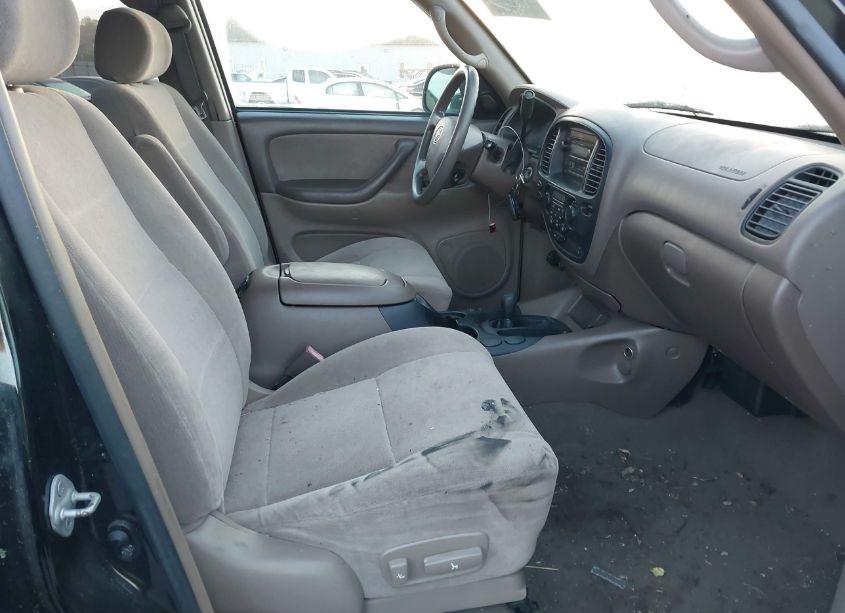 Photo 5 of 2004 Toyota Sequoia SR5 V8 (VIN 5TDBT44A44S210971)