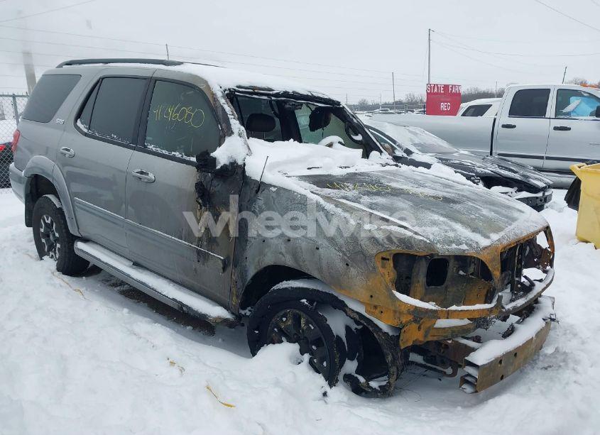 2004 Toyota Sequoia SR5 V8 (VIN 5TDBT44A44S215586) main photo