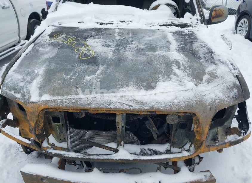 Photo 10 of 2004 Toyota Sequoia SR5 V8 (VIN 5TDBT44A44S215586)