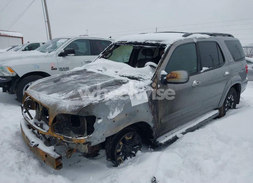 Photo 2 of 2004 Toyota Sequoia SR5 V8 (VIN 5TDBT44A44S215586)