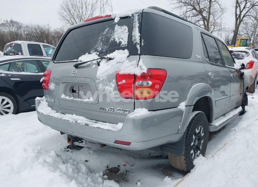 Photo 4 of 2004 Toyota Sequoia SR5 V8 (VIN 5TDBT44A44S215586)