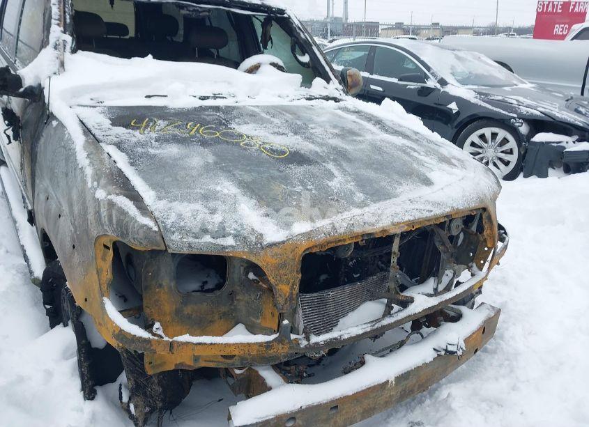 Photo 6 of 2004 Toyota Sequoia SR5 V8 (VIN 5TDBT44A44S215586)