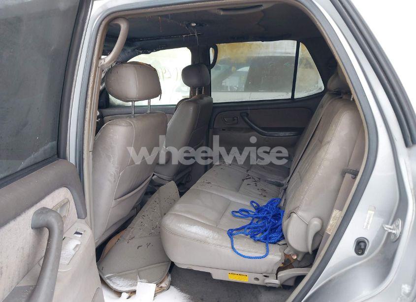 Photo 8 of 2004 Toyota Sequoia SR5 V8 (VIN 5TDBT44A44S215586)