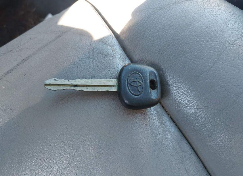 Photo 11 of 2005 Toyota Sequoia SR5 V8 (VIN 5TDBT44A45S251215)