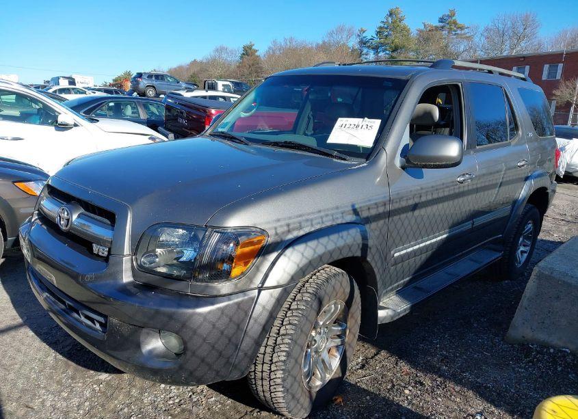 Photo 2 of 2005 Toyota Sequoia SR5 V8 (VIN 5TDBT44A45S251215)