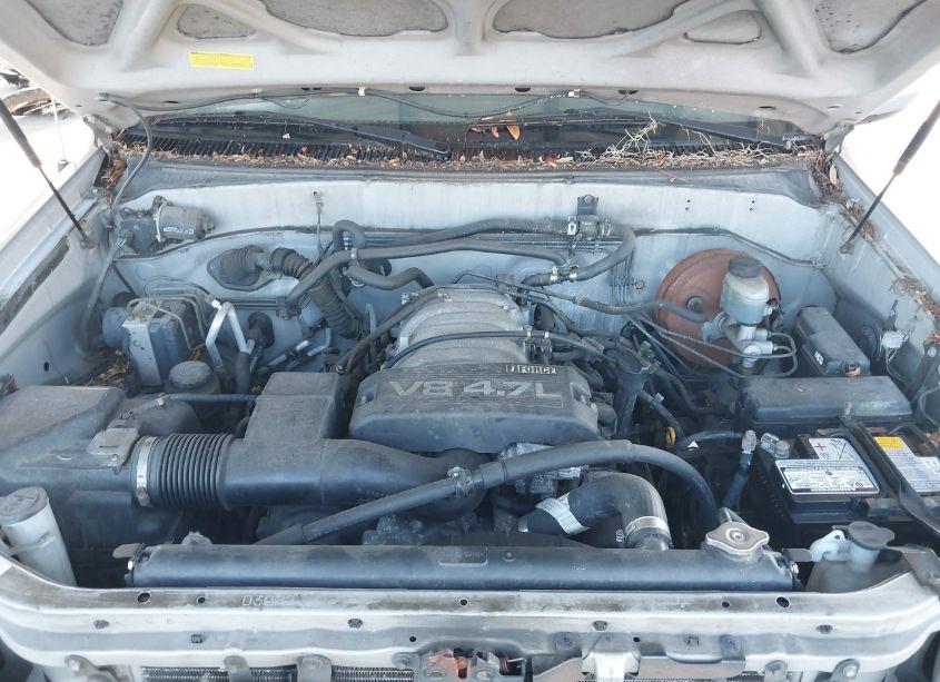 Photo 10 of 2002 Toyota Sequoia SR5 V8 (VIN 5TDBT44A52S112500)
