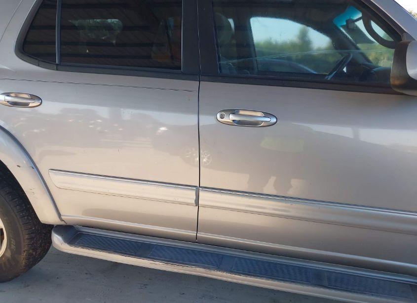 Photo 12 of 2002 Toyota Sequoia SR5 V8 (VIN 5TDBT44A52S112500)