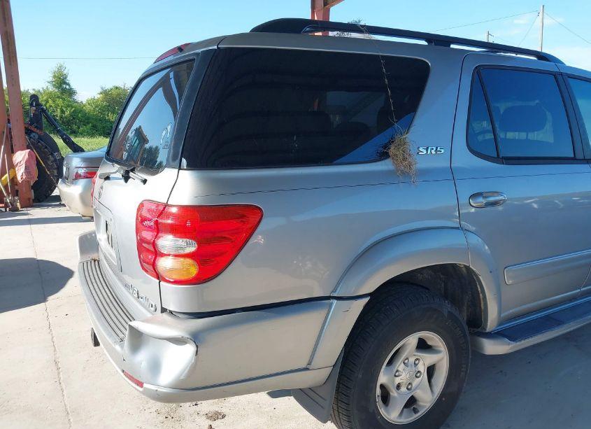Photo 13 of 2002 Toyota Sequoia SR5 V8 (VIN 5TDBT44A52S112500)