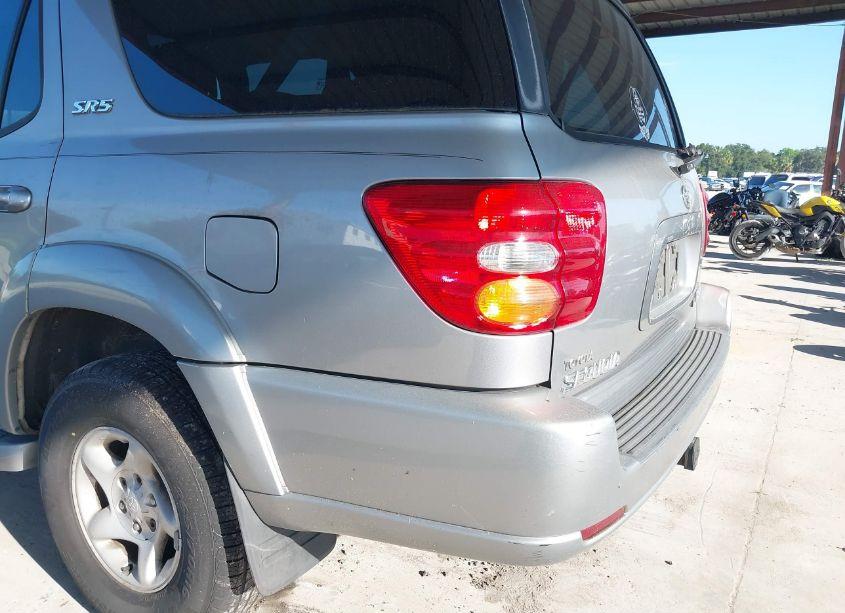 Photo 15 of 2002 Toyota Sequoia SR5 V8 (VIN 5TDBT44A52S112500)