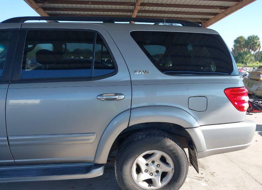 Photo 16 of 2002 Toyota Sequoia SR5 V8 (VIN 5TDBT44A52S112500)