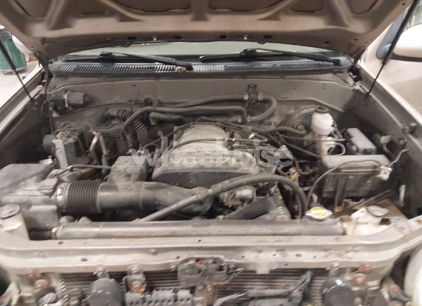 Photo 10 of 2002 Toyota Sequoia SR5 V8 (VIN 5TDBT44A52S134819)