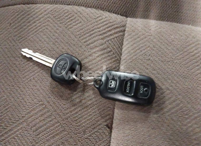 Photo 11 of 2002 Toyota Sequoia SR5 V8 (VIN 5TDBT44A52S134819)