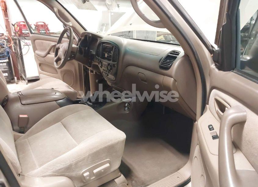 Photo 5 of 2002 Toyota Sequoia SR5 V8 (VIN 5TDBT44A52S134819)