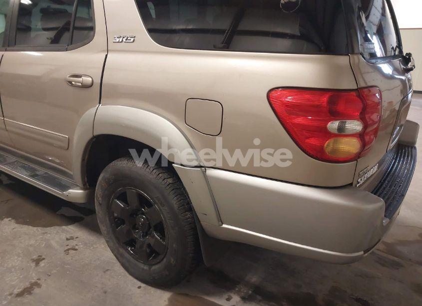 Photo 6 of 2002 Toyota Sequoia SR5 V8 (VIN 5TDBT44A52S134819)