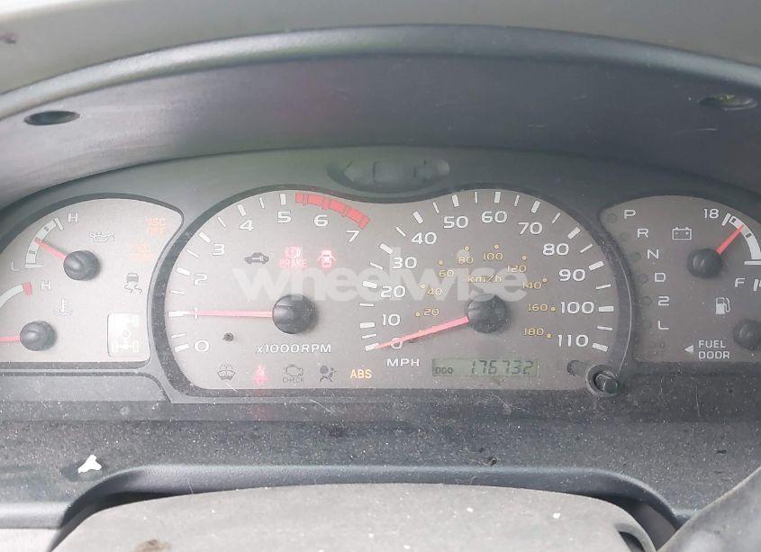 Photo 7 of 2003 Toyota Sequoia SR5 V8 (VIN 5TDBT44A53S165120)