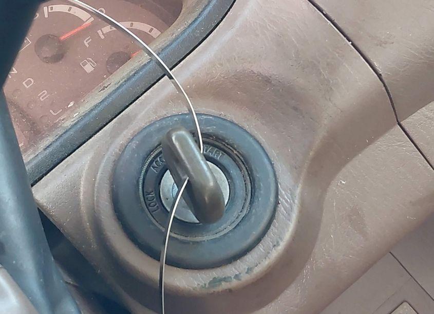 Photo 11 of 2004 Toyota Sequoia SR5 V8 (VIN 5TDBT44A54S205262)