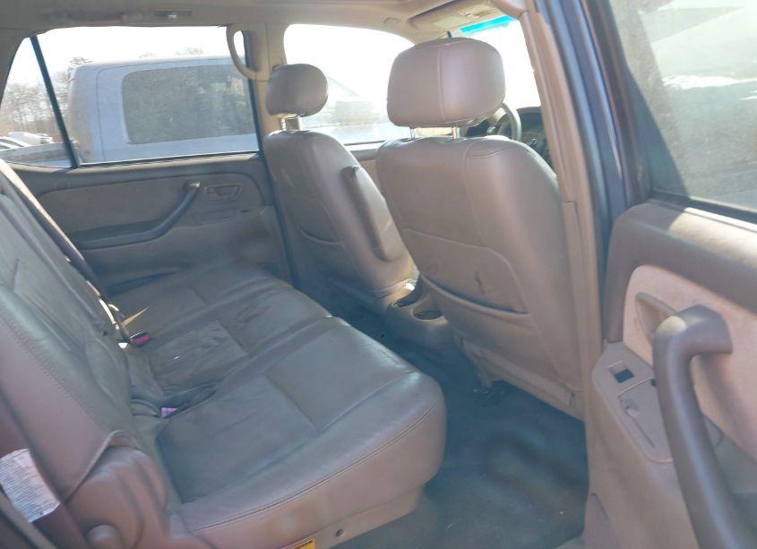 Photo 8 of 2004 Toyota Sequoia SR5 V8 (VIN 5TDBT44A54S205262)