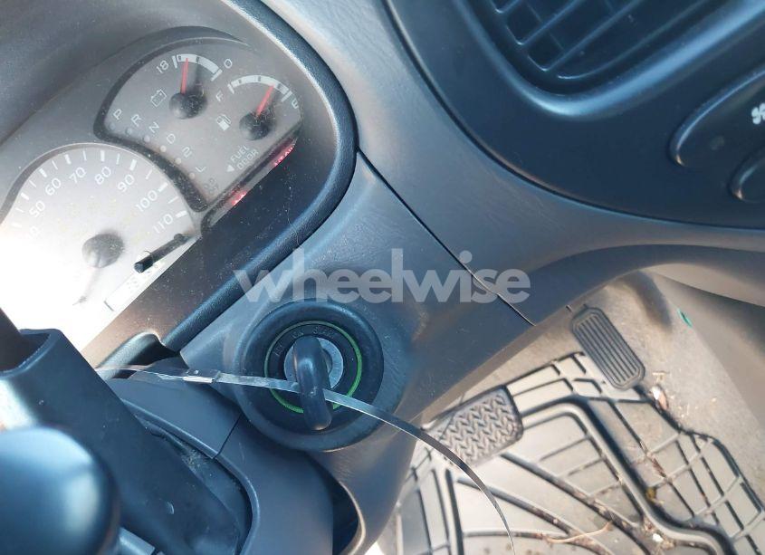 Photo 11 of 2004 Toyota Sequoia SR5 V8 (VIN 5TDBT44A54S214754)