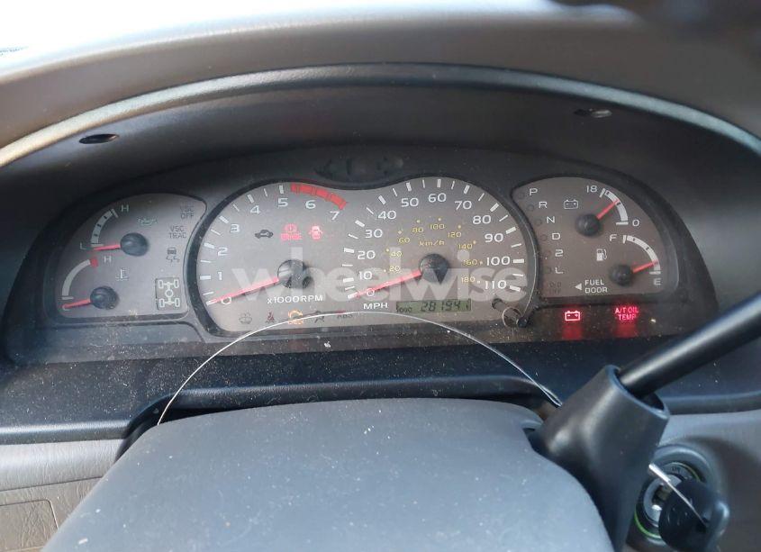 Photo 7 of 2004 Toyota Sequoia SR5 V8 (VIN 5TDBT44A54S214754)