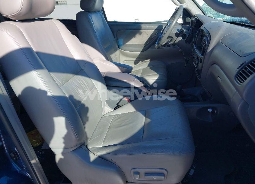 Photo 5 of 2004 Toyota Sequoia SR5 V8 (VIN 5TDBT44A54S229495)