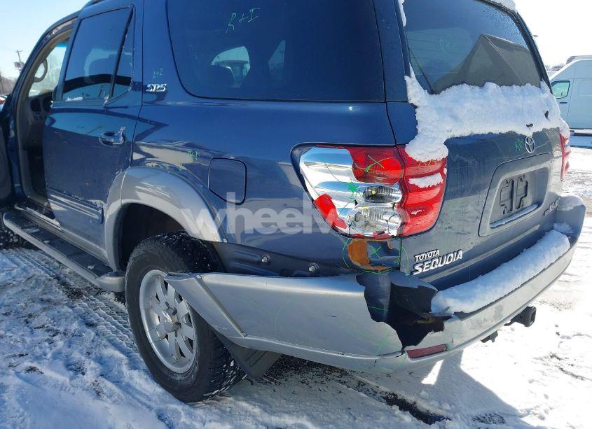 Photo 6 of 2004 Toyota Sequoia SR5 V8 (VIN 5TDBT44A54S229495)