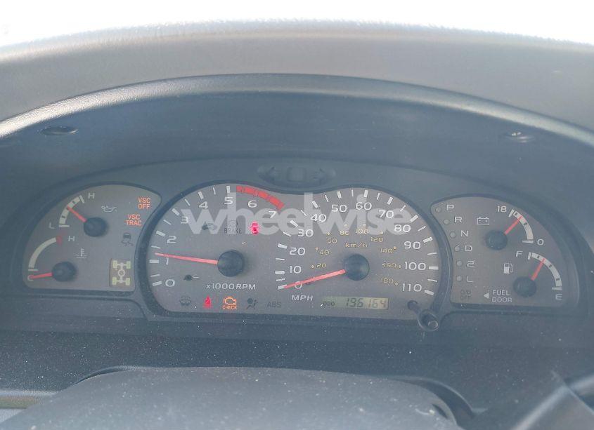 Photo 7 of 2004 Toyota Sequoia SR5 V8 (VIN 5TDBT44A54S229495)