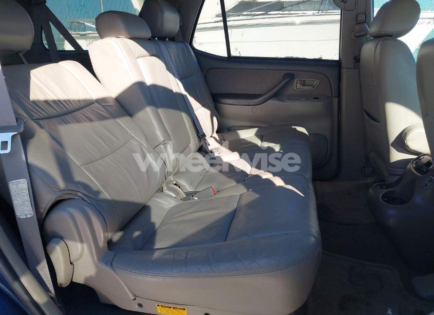 Photo 8 of 2004 Toyota Sequoia SR5 V8 (VIN 5TDBT44A54S229495)