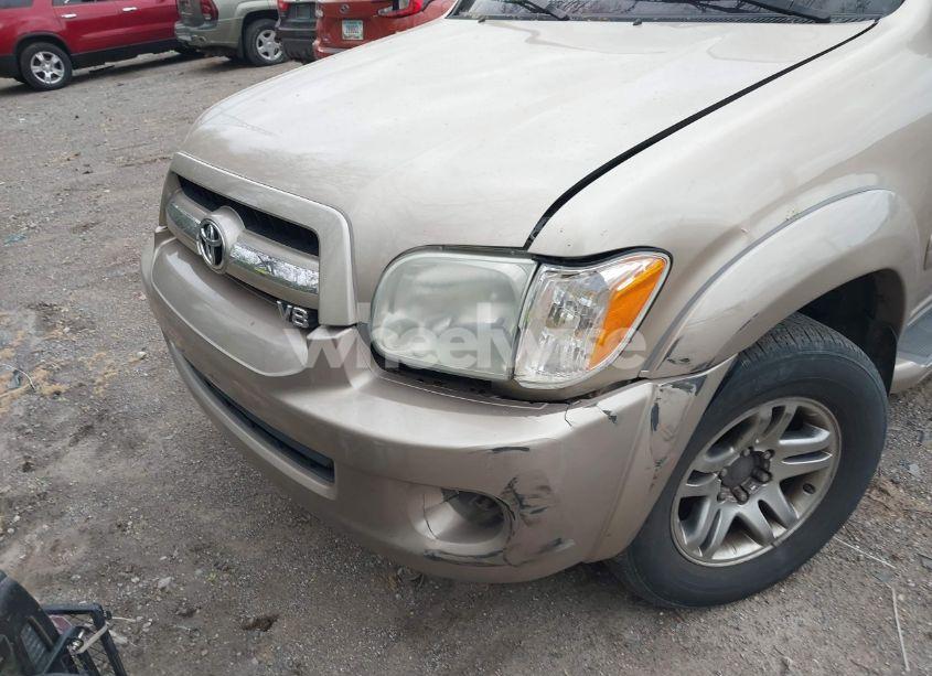 Photo 6 of 2005 Toyota Sequoia SR5 V8 (VIN 5TDBT44A55S244712)