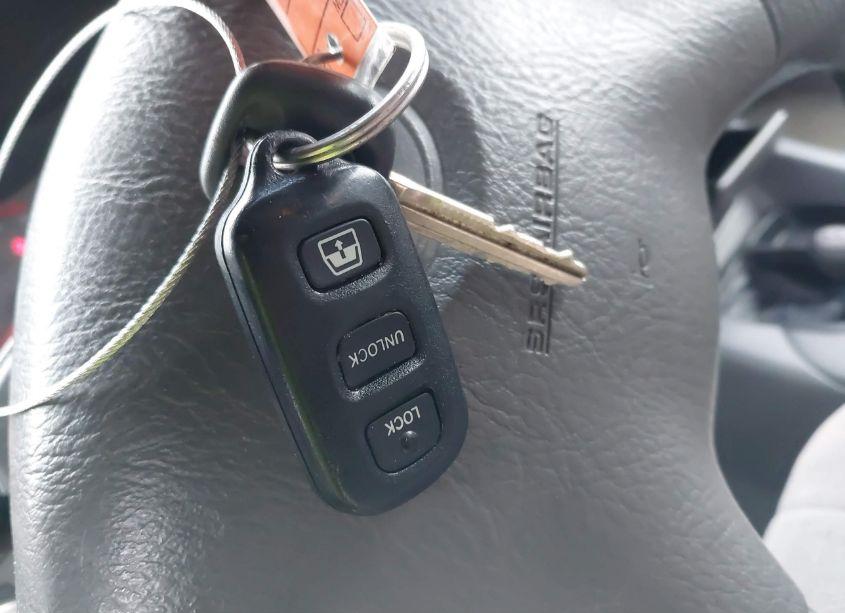 Photo 11 of 2001 Toyota Sequoia SR5 V8 (VIN 5TDBT44A61S015918)