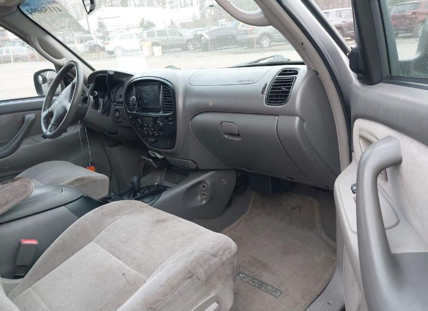 Photo 5 of 2001 Toyota Sequoia SR5 V8 (VIN 5TDBT44A61S015918)