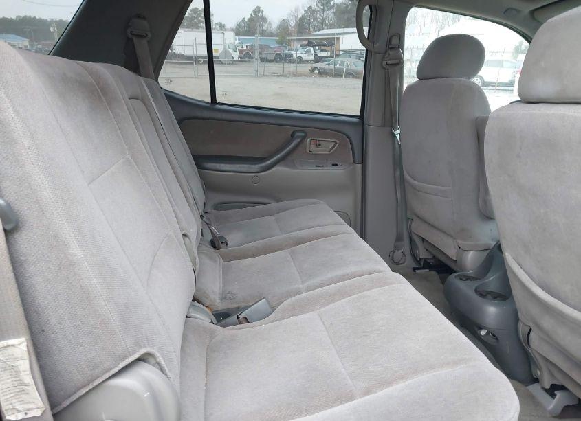 Photo 8 of 2001 Toyota Sequoia SR5 V8 (VIN 5TDBT44A61S015918)