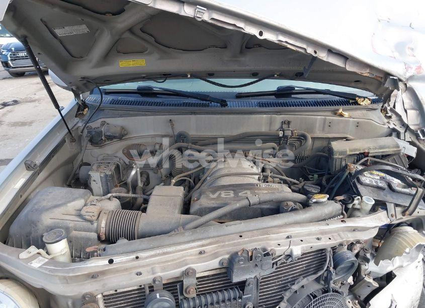 Photo 10 of 2001 Toyota Sequoia SR5 V8 (VIN 5TDBT44A61S028572)