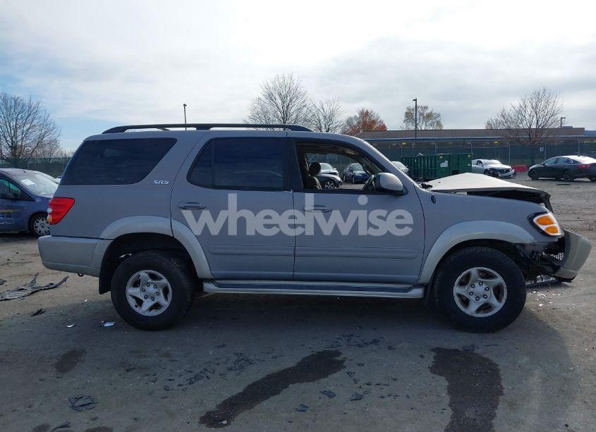 Photo 13 of 2001 Toyota Sequoia SR5 V8 (VIN 5TDBT44A61S028572)