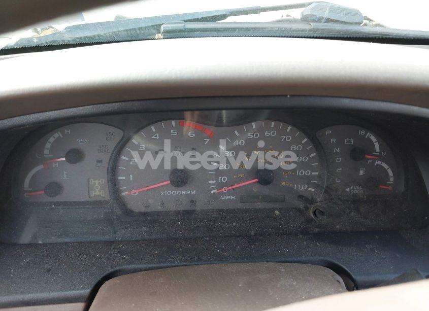 Photo 15 of 2001 Toyota Sequoia SR5 V8 (VIN 5TDBT44A61S028572)