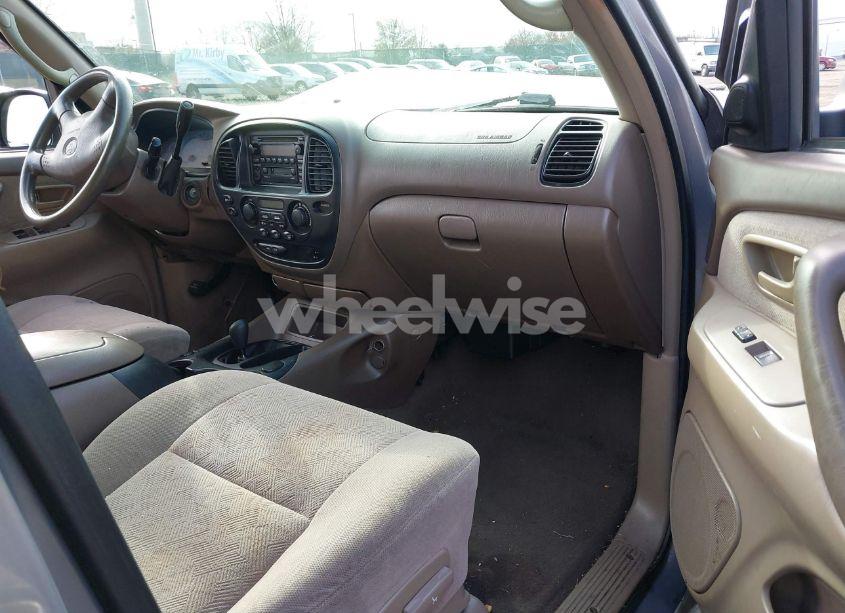 Photo 5 of 2001 Toyota Sequoia SR5 V8 (VIN 5TDBT44A61S028572)