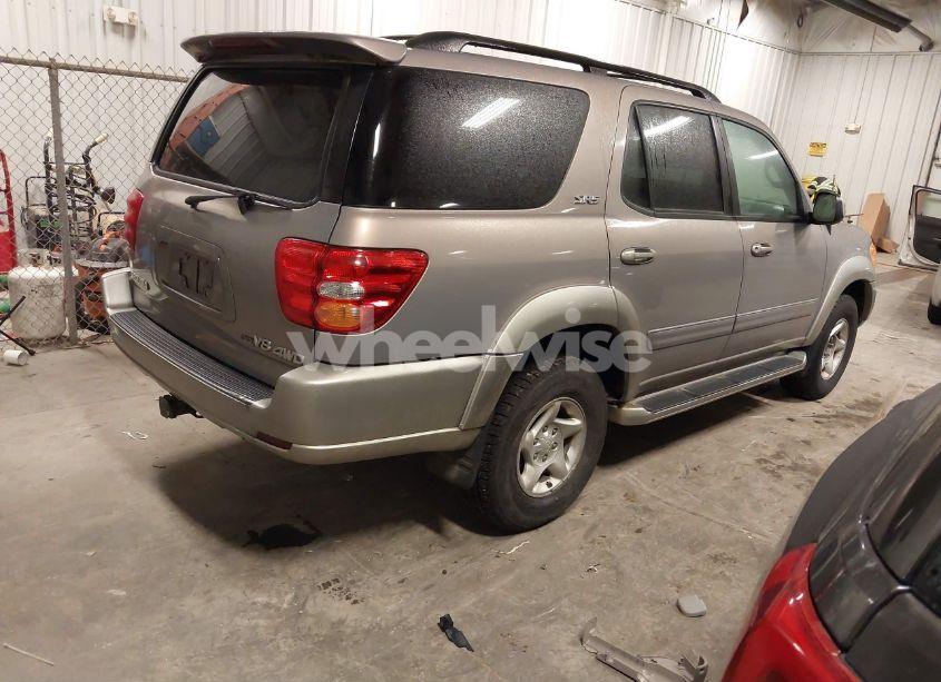 Photo 4 of 2002 Toyota Sequoia SR5 V8 (VIN 5TDBT44A62S073478)