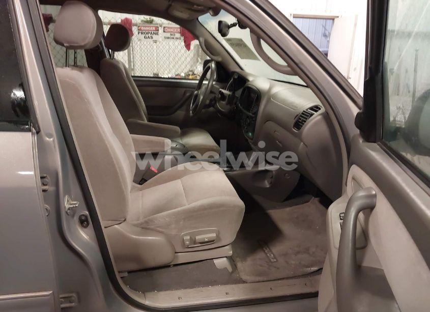 Photo 5 of 2002 Toyota Sequoia SR5 V8 (VIN 5TDBT44A62S073478)