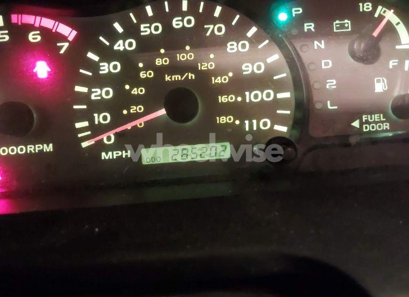 Photo 7 of 2002 Toyota Sequoia SR5 V8 (VIN 5TDBT44A62S073478)