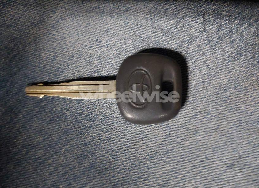 Photo 11 of 2002 Toyota Sequoia SR5 V8 (VIN 5TDBT44A62S083590)